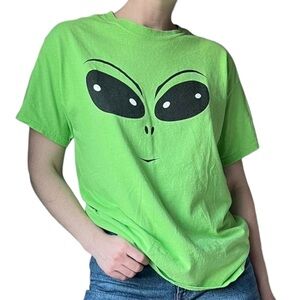 Green and black alien T-shirt Vintage 90s/y2k